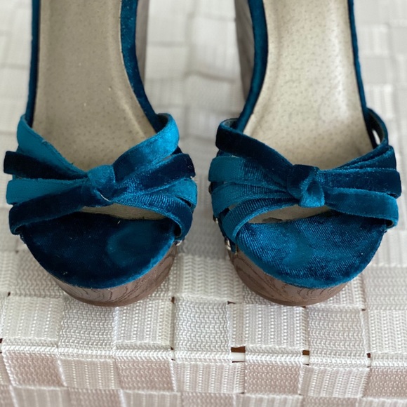 NEW Turquoise Velvet Faux Wood 5โ by Guess Sz 5.5 - Picture 6 of 8
